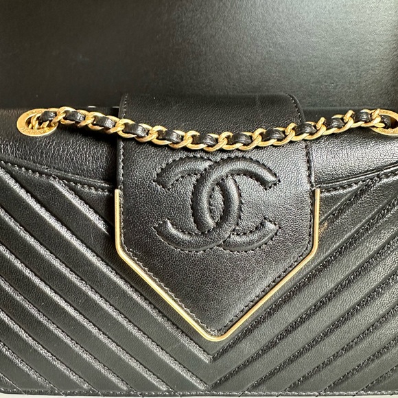 Chanel Collar and Tie Flap Bag Chevron Sheepskin Mini Gold Metal Black Handbag - Picture 4 of 16